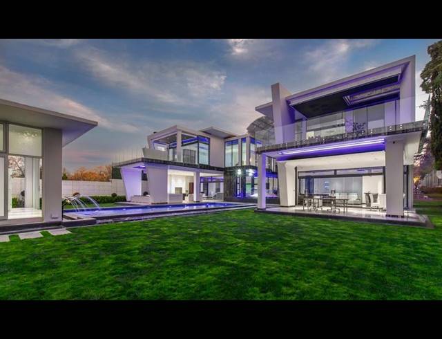 9 BEDROOM HOUSE FOR SALE IN BRYANSTON